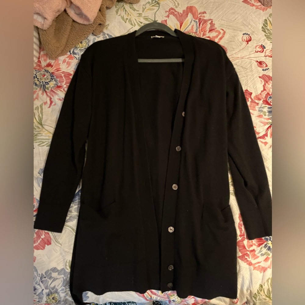 Black knit Gap cardigan